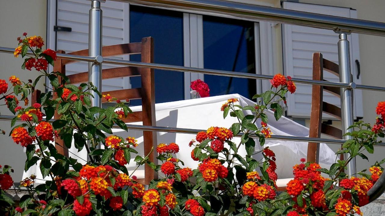 Bed & Breakfast Perivolos *