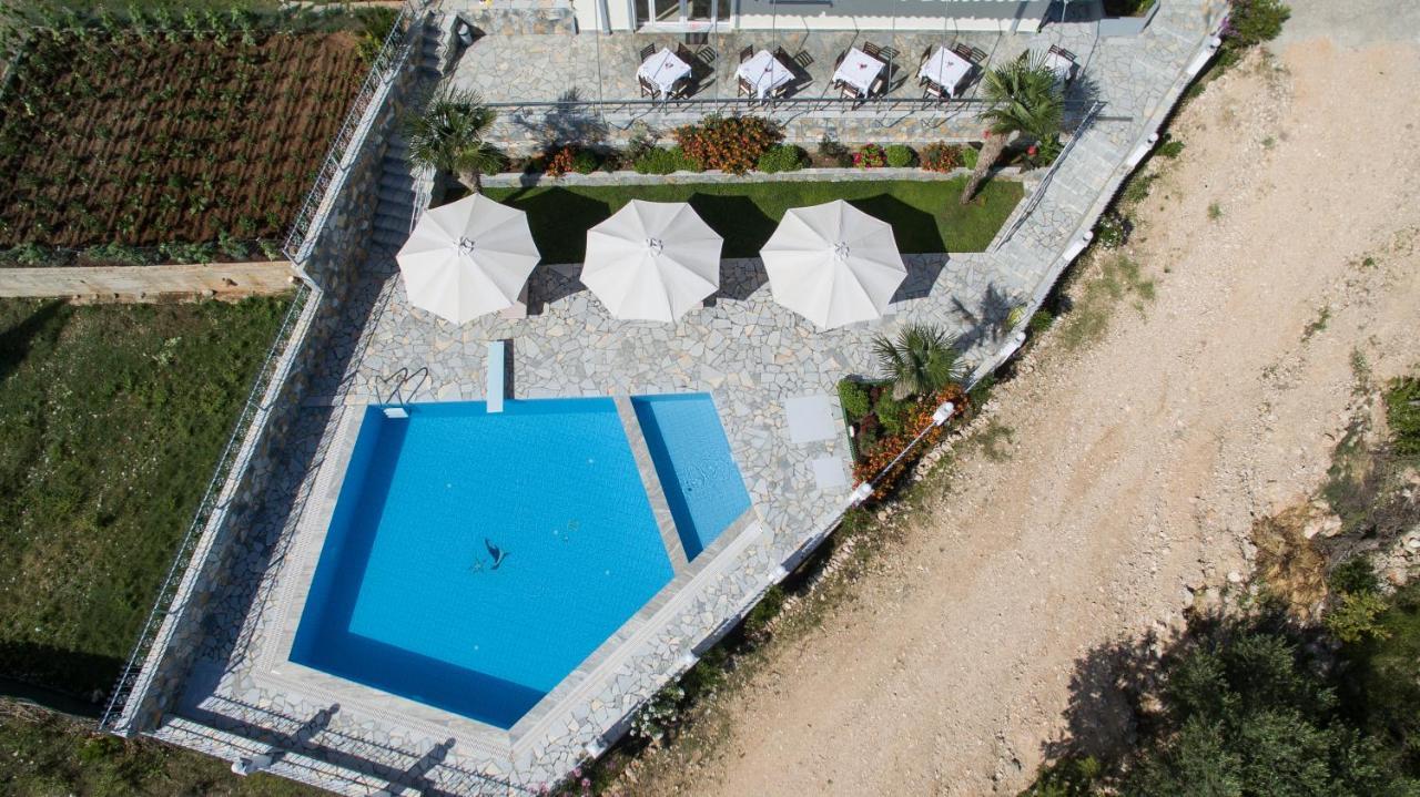 Perivolos Bed & Breakfast