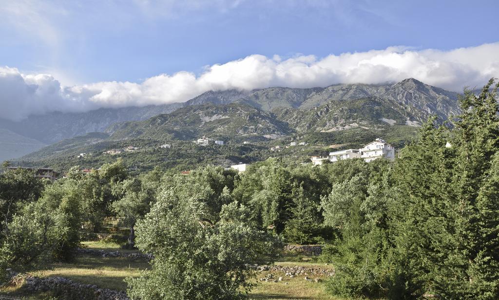 Perivolos Bed & Breakfast
